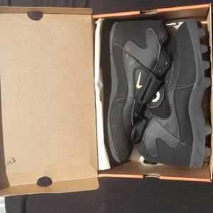 New Nike MISSION SHARK 304429-001 Mens 11.5 Football Cleats